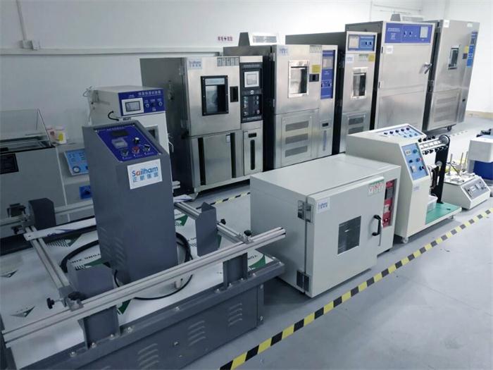 正航儀器部分設備成品存放區(qū)